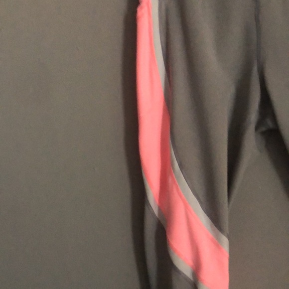 SOLD Avia yoga pants size M (8-10) - Picture 3 of 10